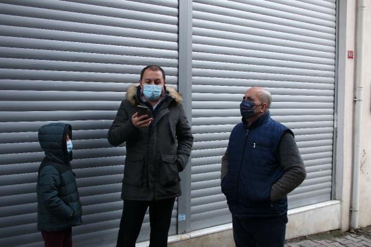 Şişli\'de istinat duvarı çöktü, doğalgaz borusu patladı