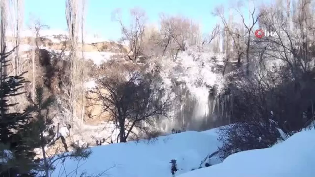 Sızır Şelalesi dondu, ortaya eşsiz bir manzara çıktı