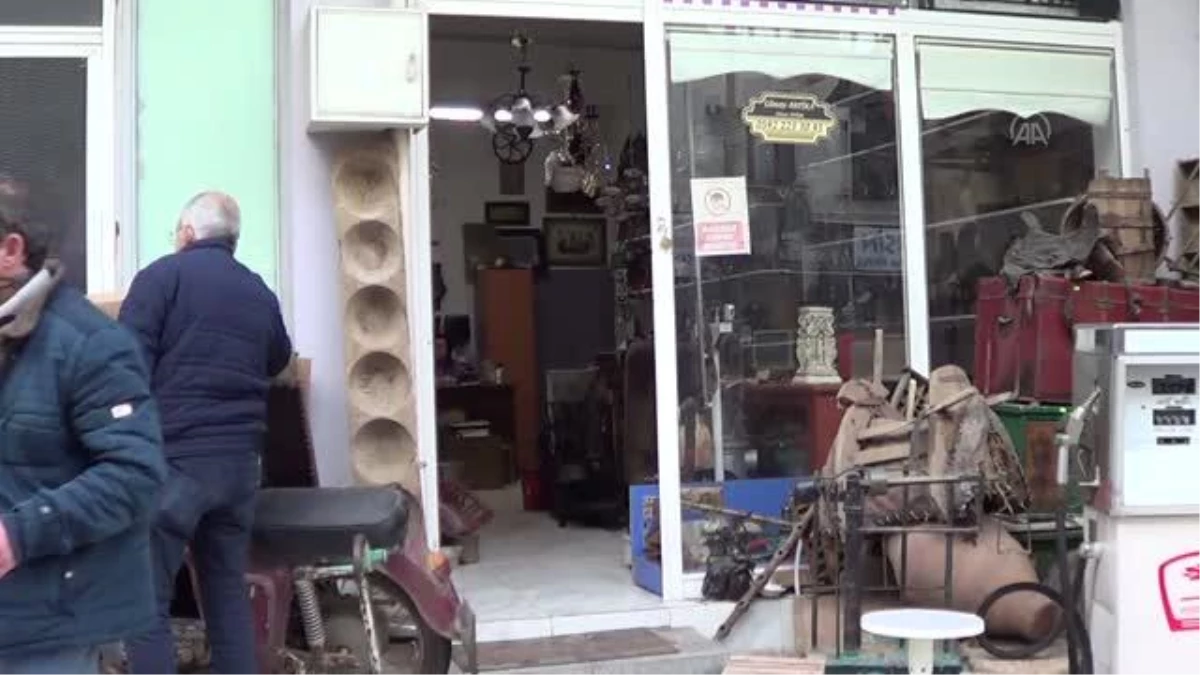 ÇANAKKALE - Biga\'daki dükkanında sergilediği eski eşyalarla kültür hizmeti veriyor