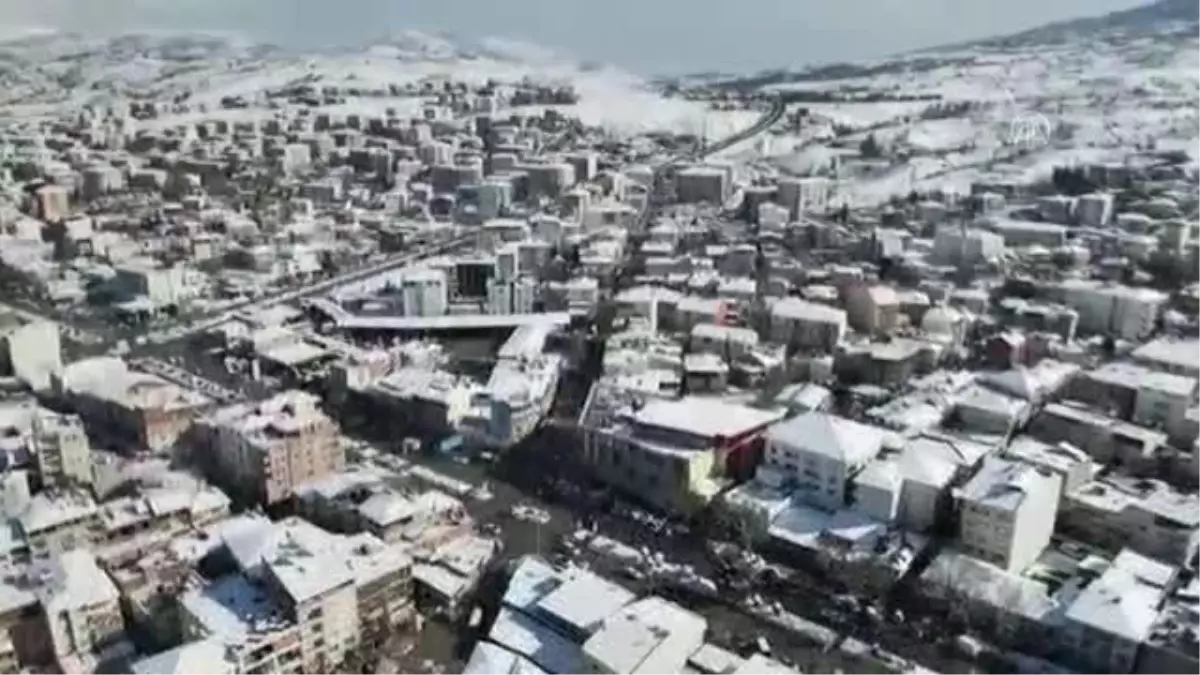 (DRONE) Gölbaşı\'da kar yağışı etkili oldu