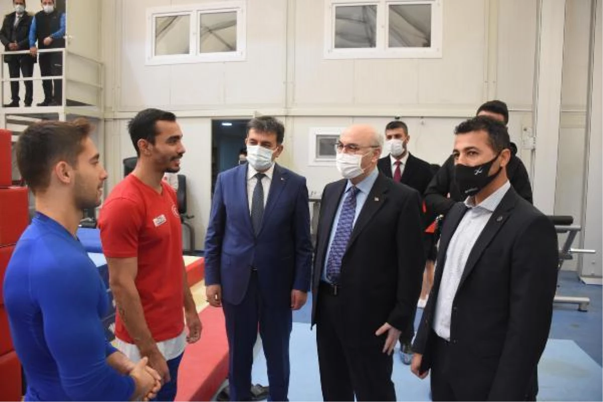 İzmir Valisi Köşger\'den şampiyon cimnastikçilere ziyaret