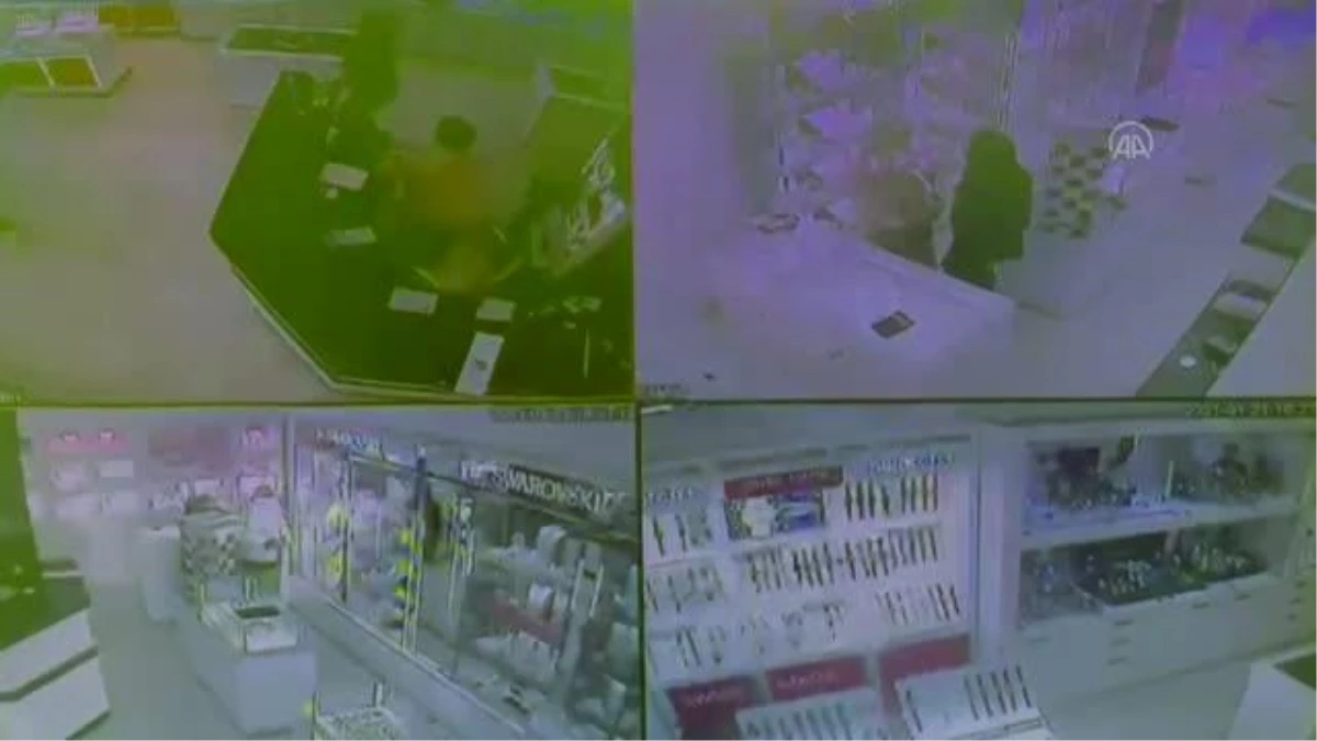 KKTC\'deki deprem anına ait güvenlik kamerası görüntüleri