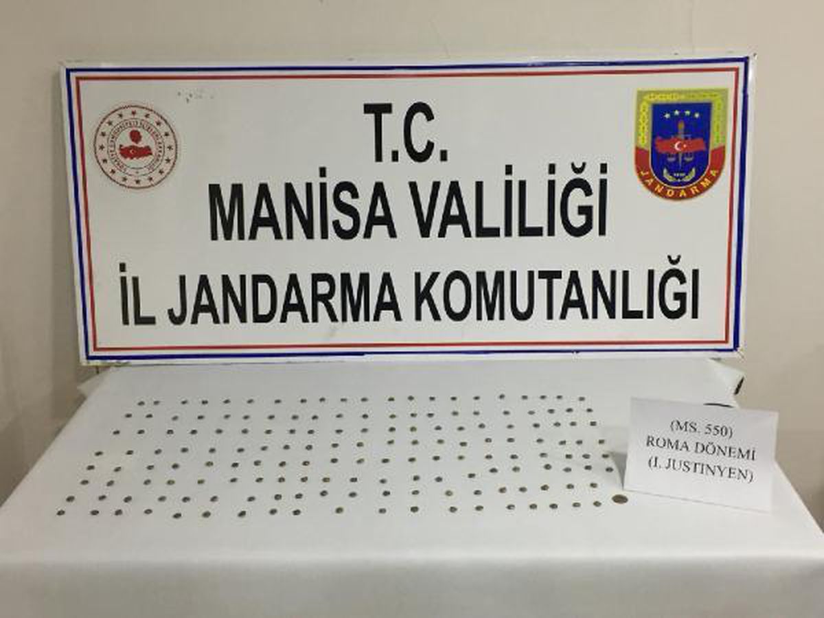 Manisa\'da Doğu Roma dönemine ait 165 sikke ele geçirildi