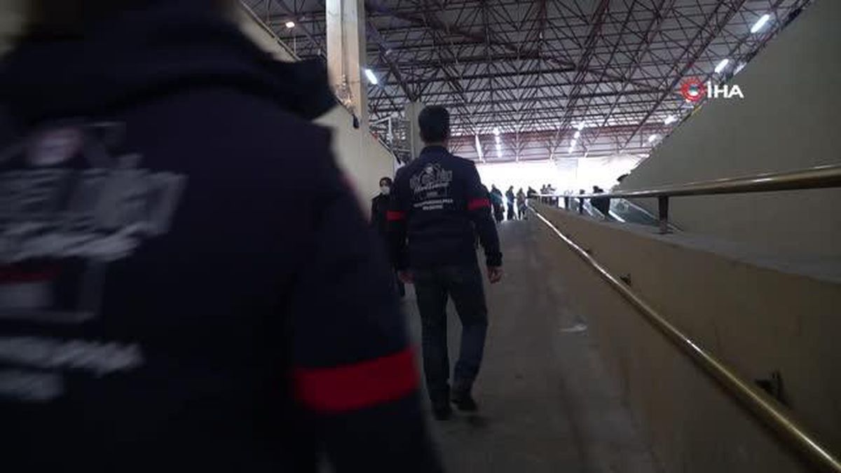 Mobil ekipler vatandaş ve esnafın yanında