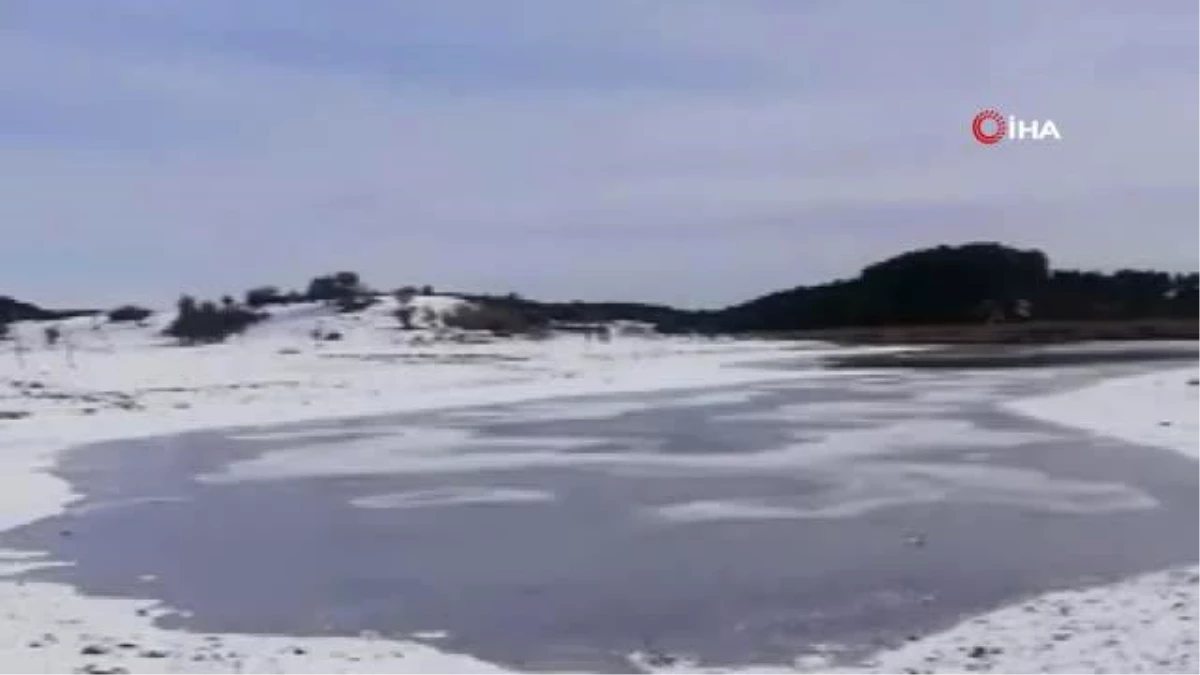 Sıcaklıklar eksiye düşünde Süleymanlı Gölü buz tuttu