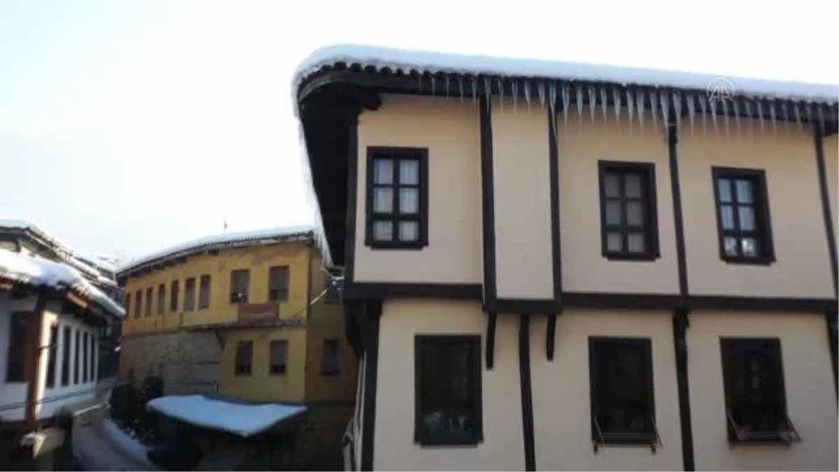 Yedi asırlık "Osmanlı köyü"nde kar güzelliği