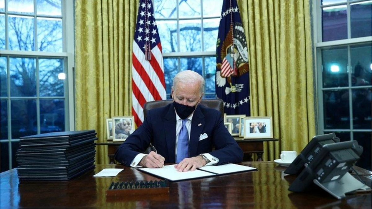 Biden, mesaideki ilk gününde Trump politikalarını geri çeviren 15 kararname imzaladı
