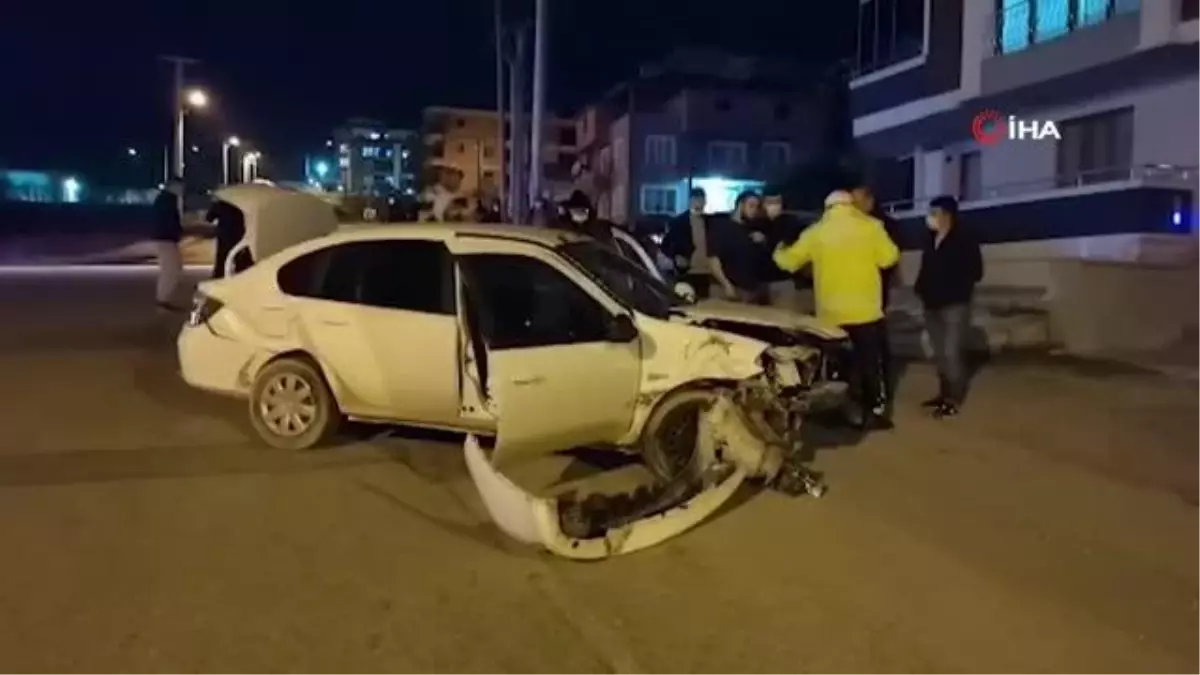 Boş yolda kafa kafaya çarpıştılar: 1 yaralı