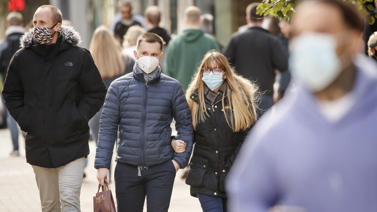 Covid: İngiltere\'de son önlemlerden sonra koronavirüs vaka sayısı \'bir ayda yüzde 50 arttı\'