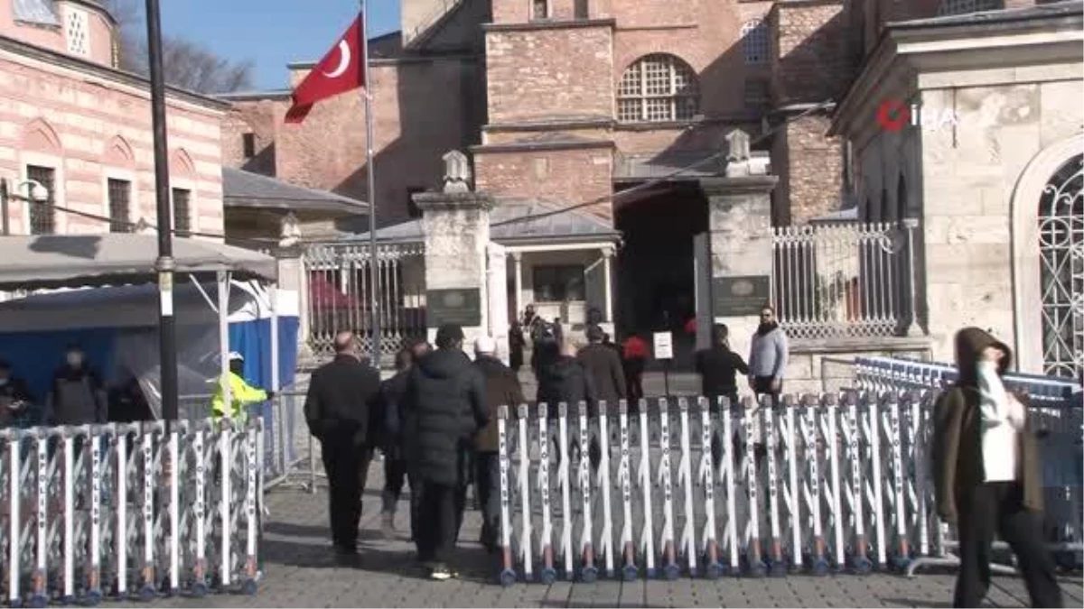 Dündar Osmanoğlu için Ayasofya\'da gıyabi cenaze namazı kılındı