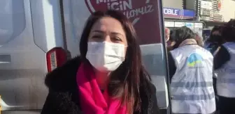 Esenyurt Kent Konseyi Kadın Meclisi, ilçede ücretsiz ekmek dağıttı