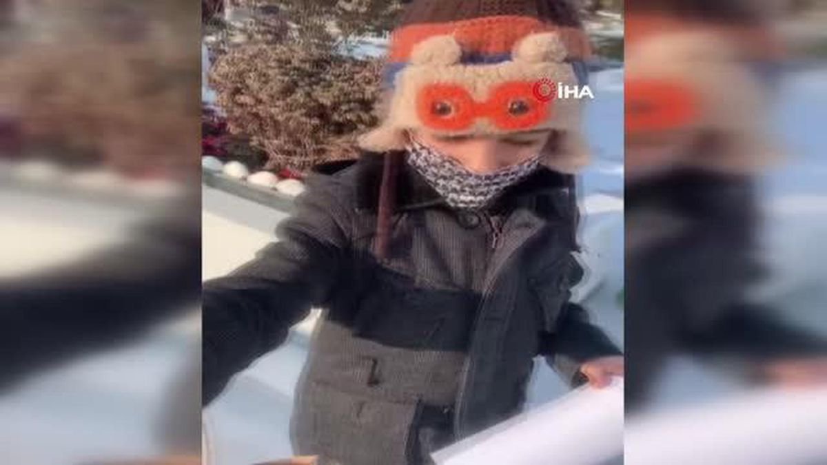 Son dakika: İlk karnesini şehit babasına götürdü