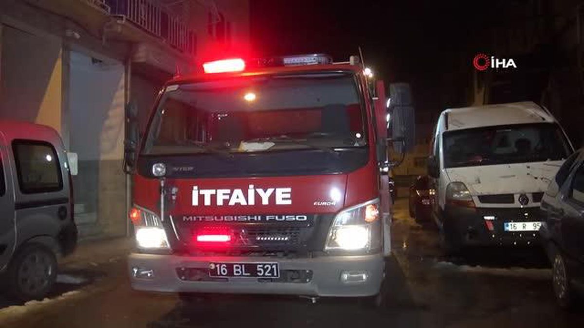 Son dakika haber | İş yerinde mahsur kalan kediyi itfaiye kurtardı