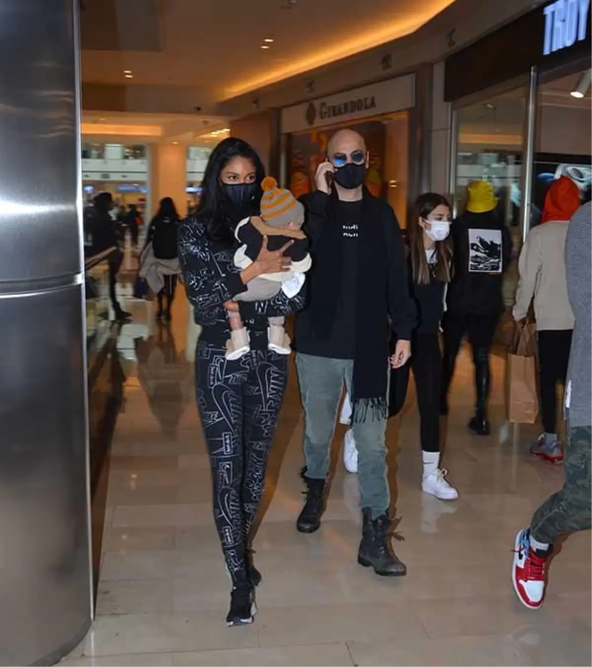 Soner Sarıkabadayı\'nın eşi doğum kilolarından kurtuldu