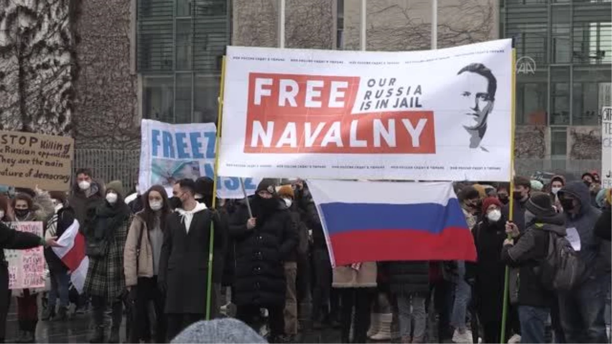Almanya\'da Aleksey Navalnıy\'ın serbest bırakılması için gösteri yapıldı
