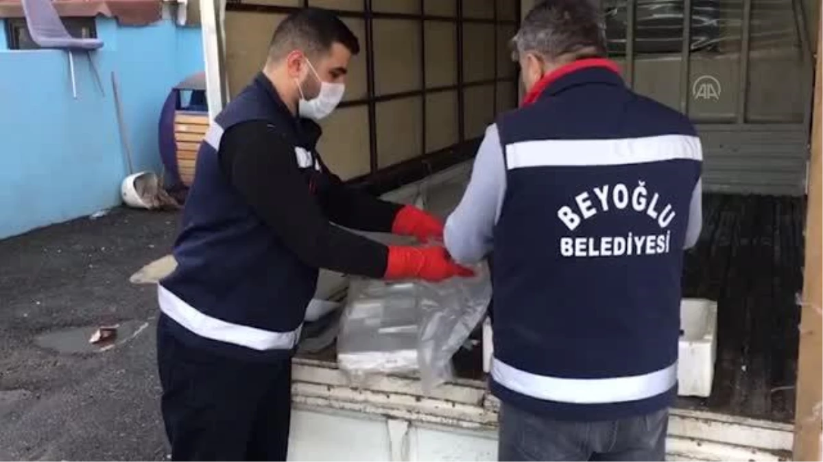 Beyoğlu Belediyesi Sosyal Market 2,5 ton hamsi dağıttı