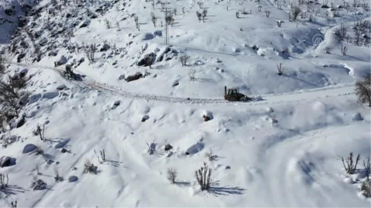 DİYARBAKIR - Köy yolları karla mücadele timlerine emanet