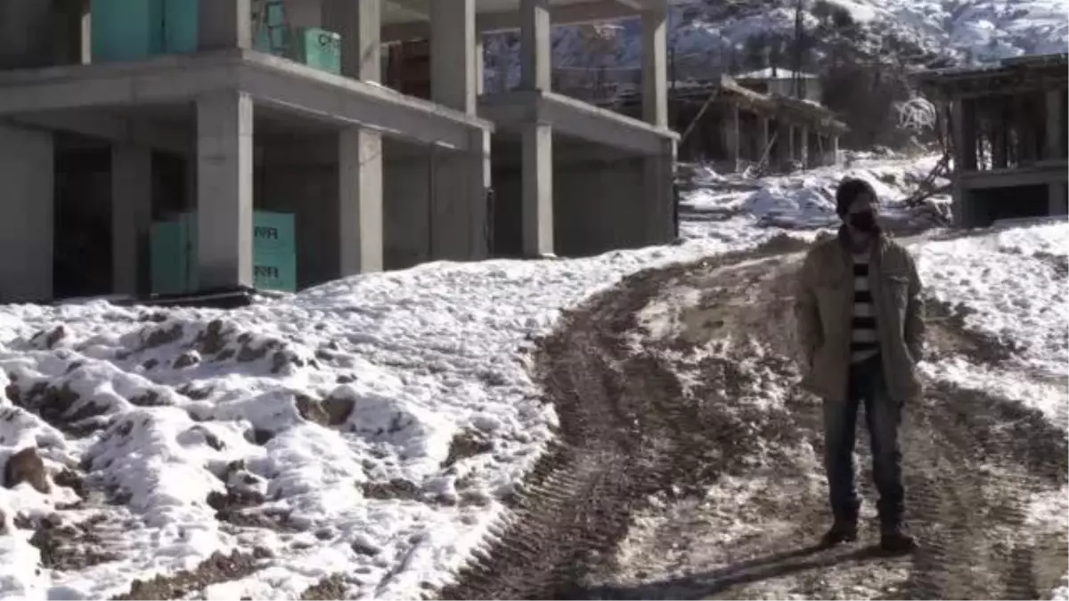 Eşi ve oğlunu depremde kaybeden depremzede hayata tutunma mücadelesi veriyor