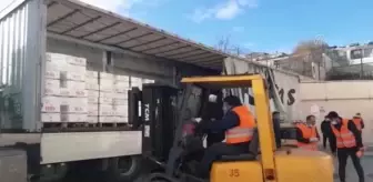 İstanbul Valiliğince, Küçükçekmece'deki ihtiyaç sahiplerine gıda kolisi dağıtıldı