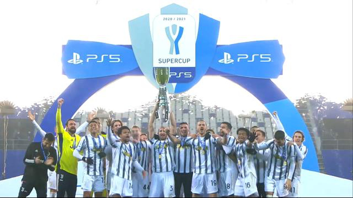 Juventus Oyuncularının İtalya Süper Kupası Sevincinin Perde Arkası Görüntüleri