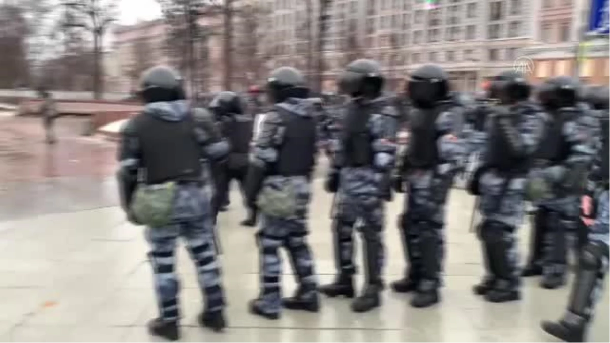 Polis, Rusya\'da Navalny protestosuna müdahale etti (5)