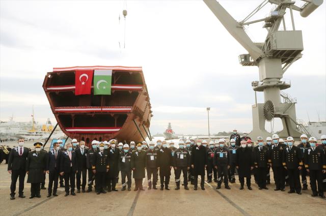 Trkiye iin tarihi gn! Cumhurbakan Erdoan'n katlmyla ilk milli frkateyn denize indirildi