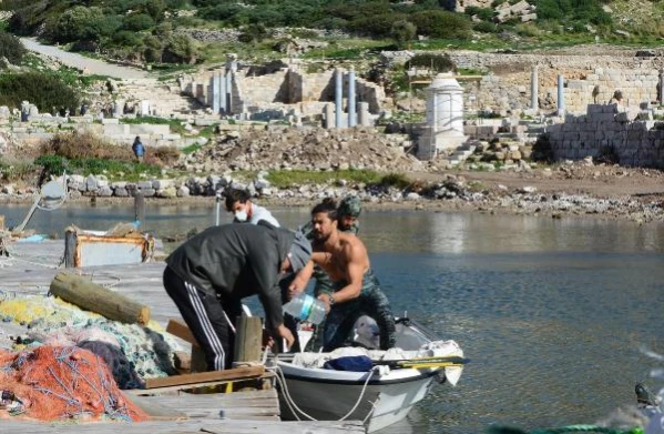 Balıkçı teknesi alabora oldu: 4 balıkçı kurtuldu, 1 kişi kayıp