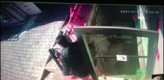 Son dakika 3. sayfa: Devrilen kamyonetten tüplerin sokağa saçılması kamerada