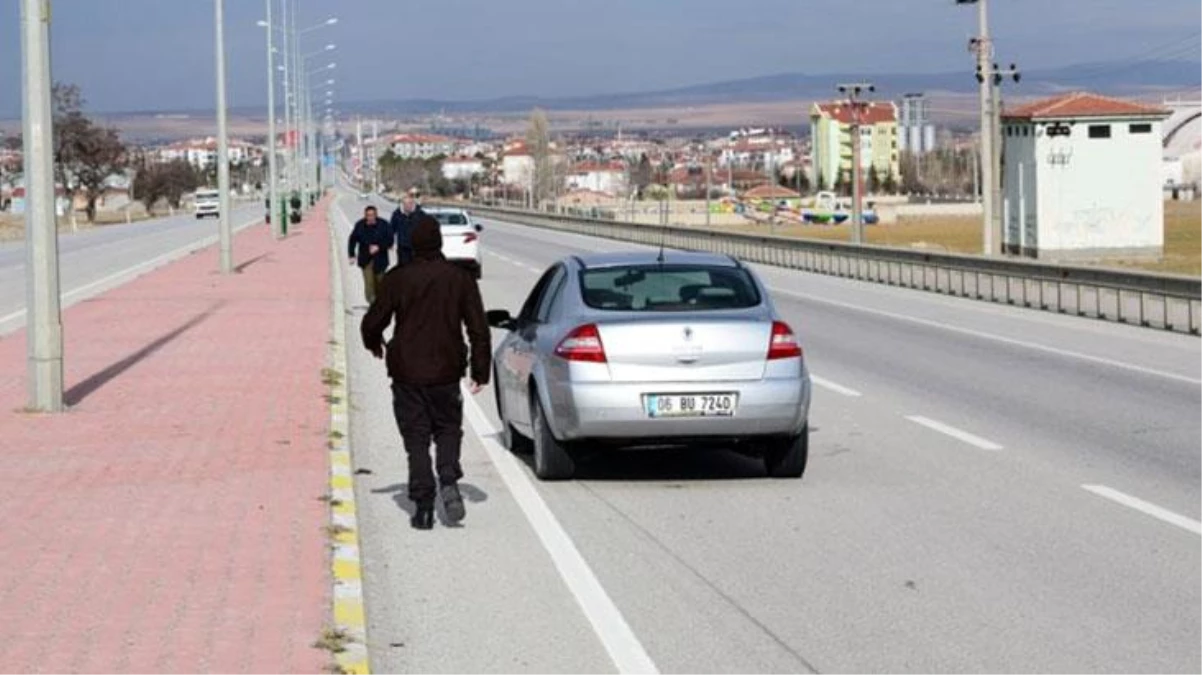 Hastaneye giderken direksiyon başında rahatsızlanan sürücü, yaşamını yitirdi