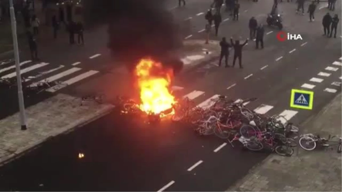 Hollanda\'daki protestolar Lahey kentine de sıçradı, göstericiler 1 polis motosikletini ateşe verdi