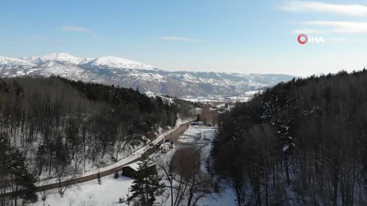Karagöl Tabiat Parkı beyaza büründü