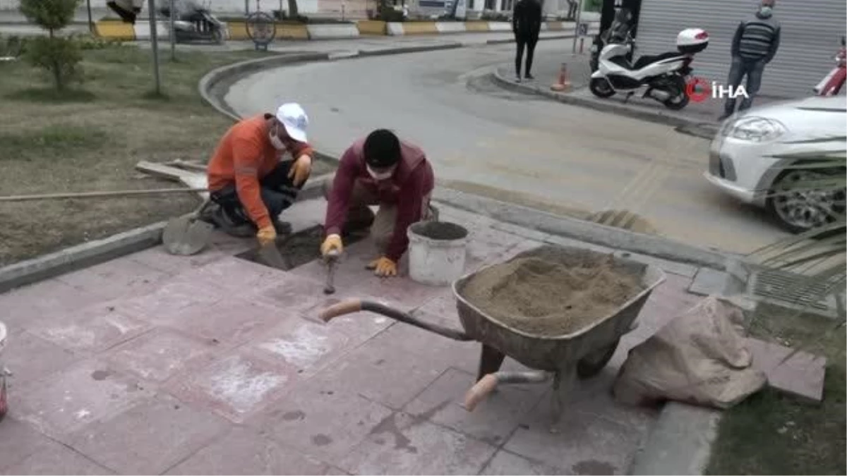 Kuşadası çarşılarındaki çalışmalar sokağa çıkma kısıtlamasında da sürdü