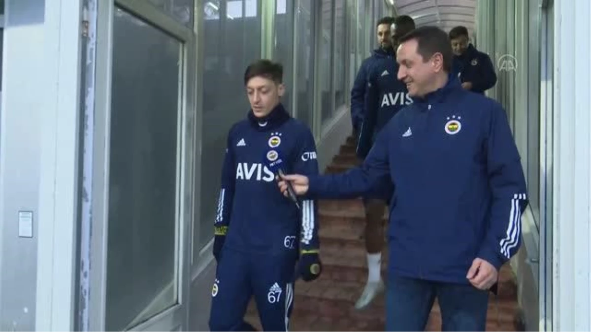 Mesut Özil, Fenerbahçe ile ilk antrenmanına çıktı (3)