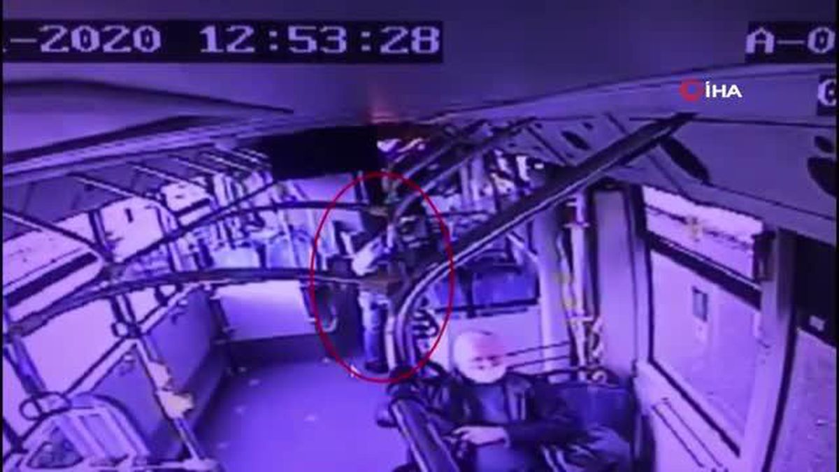 Son dakika haberi! Metrobüste unutulan çantayı alan şahıs önce kameraya sonra polise yakalandı