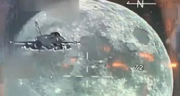 Milli Savunma Bakanlığı, F-16'daki Sniper Pod'a yansıyan dolunayın görüntüsünü paylaştı