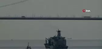 ADB savaş gemisi İstanbul Boğazı'ndan geçti