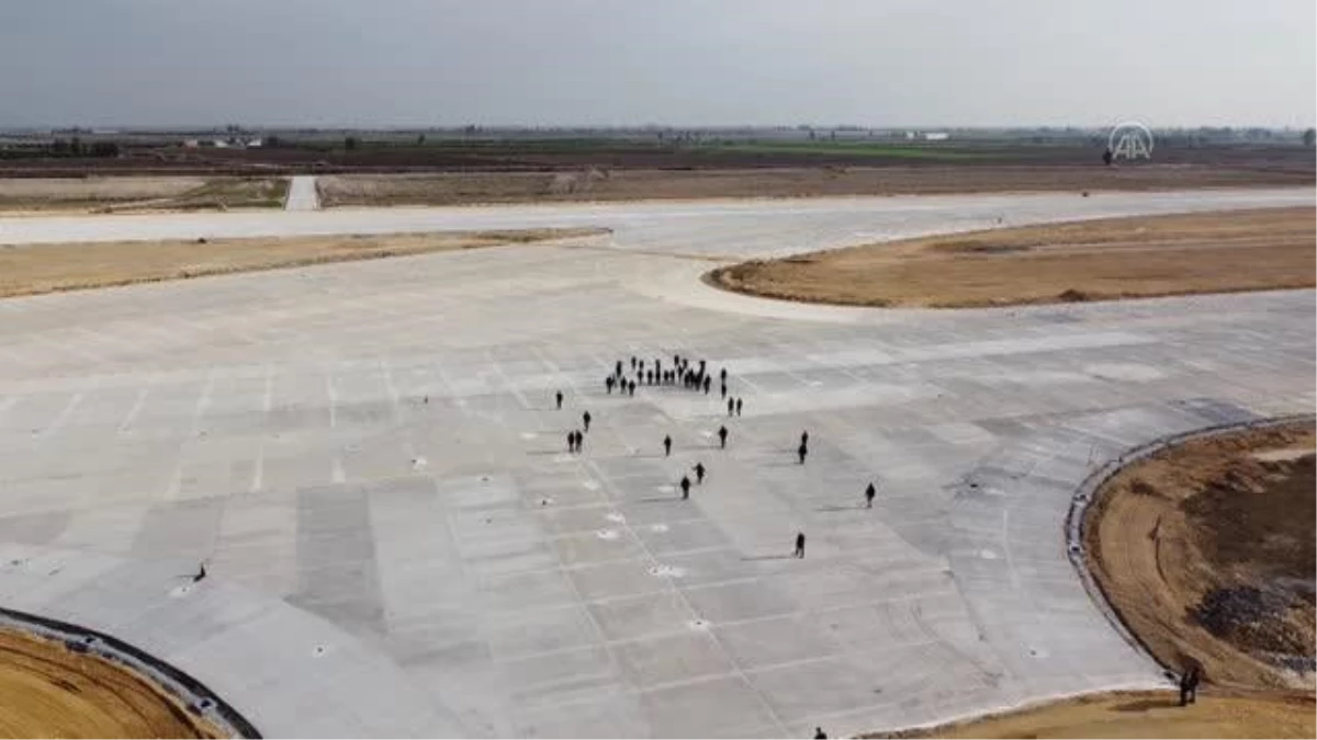 Son dakika haber: Hazine ve Maliye Bakanı Elvan, yapımı süren Çukurova Havalimanı\'nı inceledi