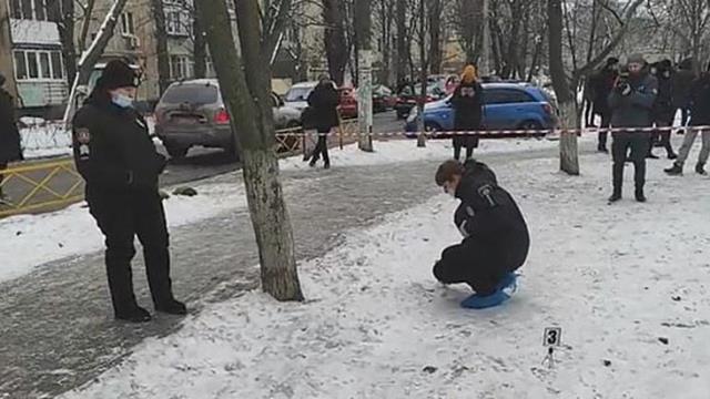 Kendini tanrı zanneden adam babasının kestiği kafasıyla sokakta dolaştı