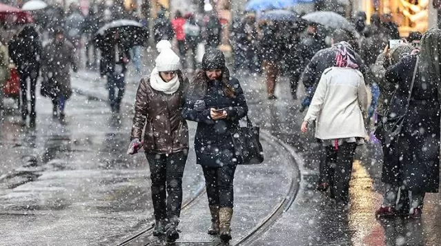 Meteoroloji uyardı: Çarşamba günü İstanbul'a kar geliyor