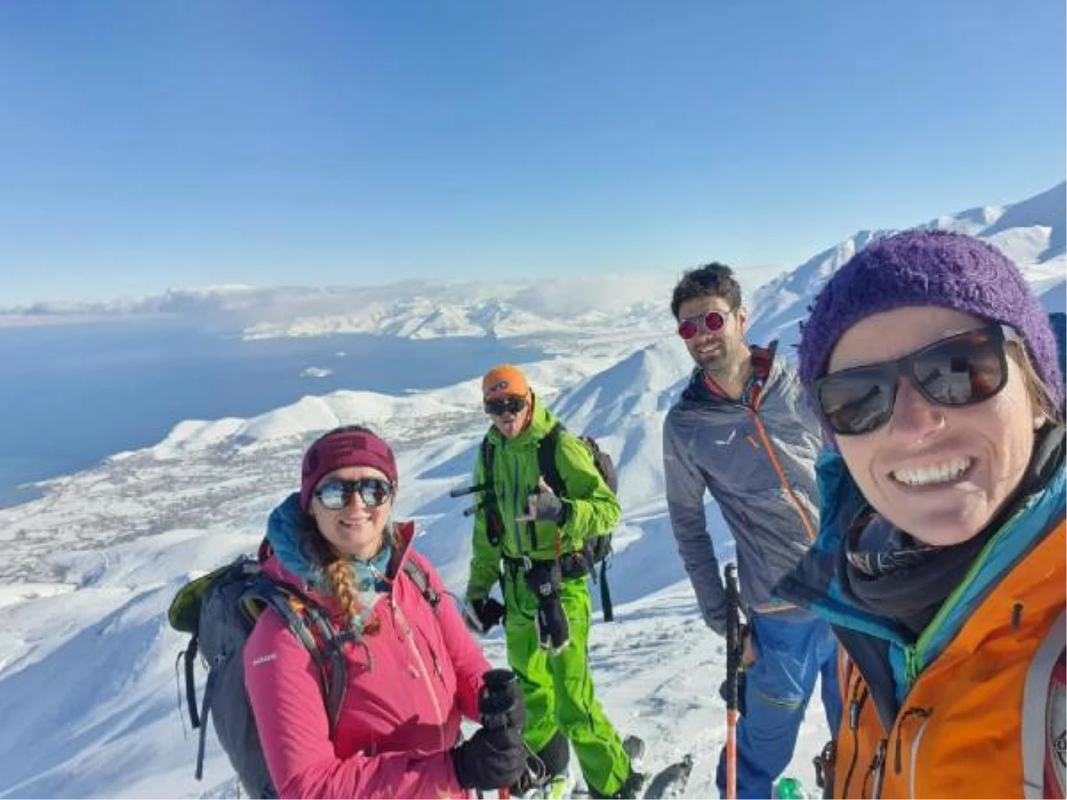 Macerasever turistlerin Artos Dağı\'nın zirvesindeki kayak görüntüleri nefes kesti (2)