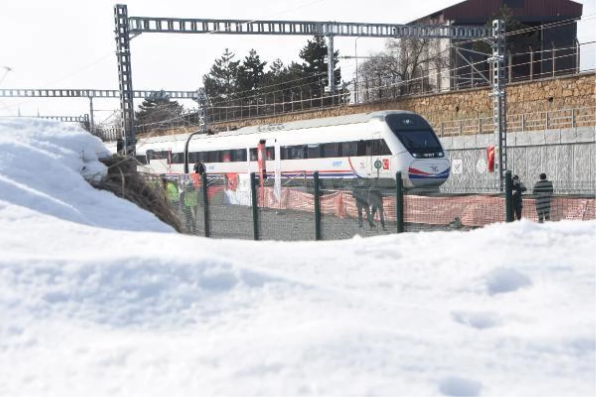 Ankara-Sivas YHT hattının performans testlerini yapacak tren yola çıktı (3)