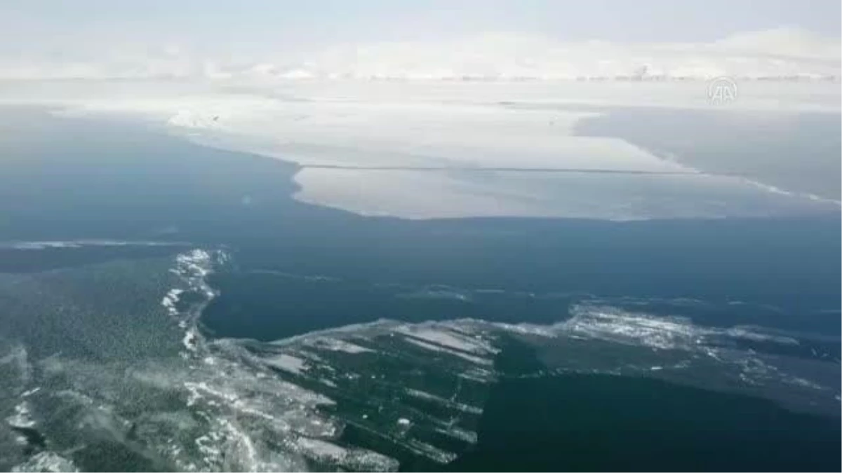 Son dakika haberi: Nazik Gölü\'nün yüzeyi dondu