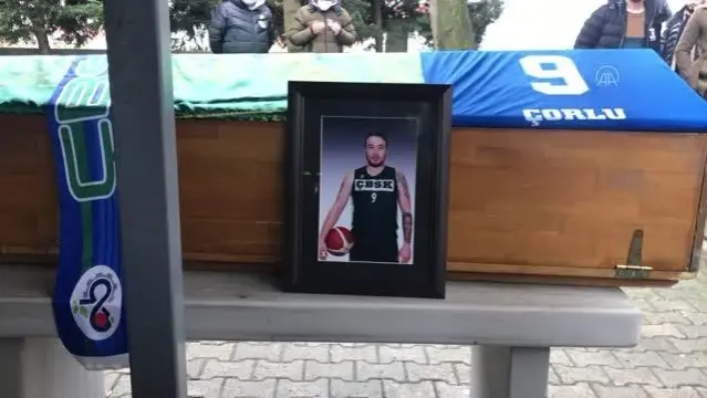 Olu Bulunan Basketbolcu Ziya Berhan Kilic In Cenazesi Topraga Verildi Son Dakika