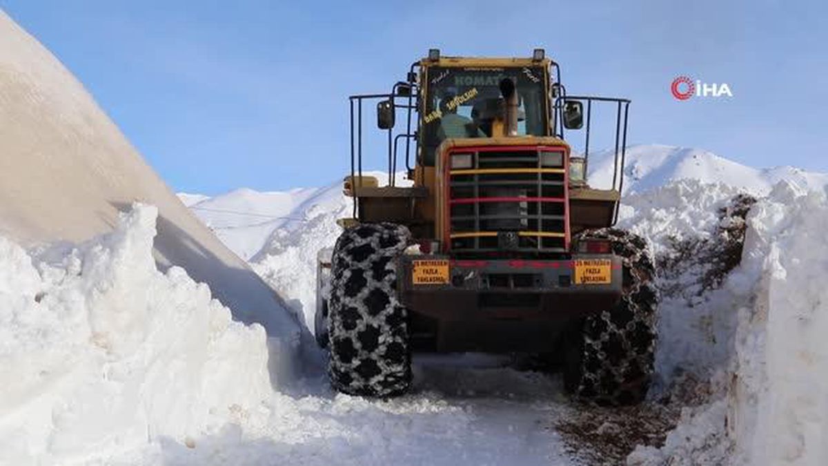 20 günlük kar esaretinin ardından köy yolu ulaşıma açıldı