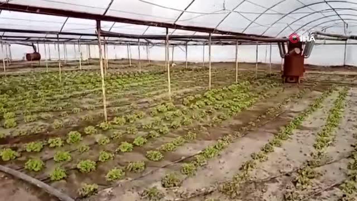 Burdur'da aşırı yağış, dereleri taşırdı yollar kapandı