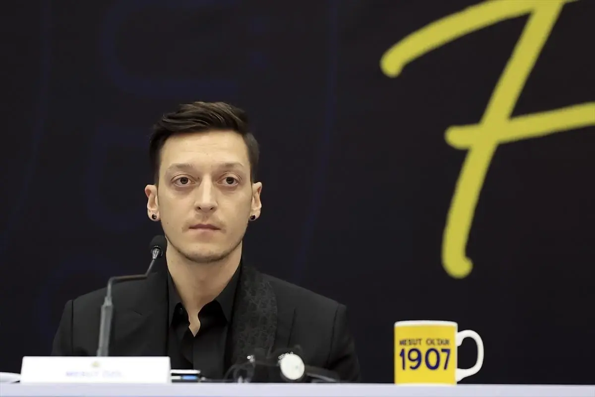 Mesut Özil imza töreninde duyurdu: Fenerbahçe\'de en çok Pelkas\'ı beğeniyorum