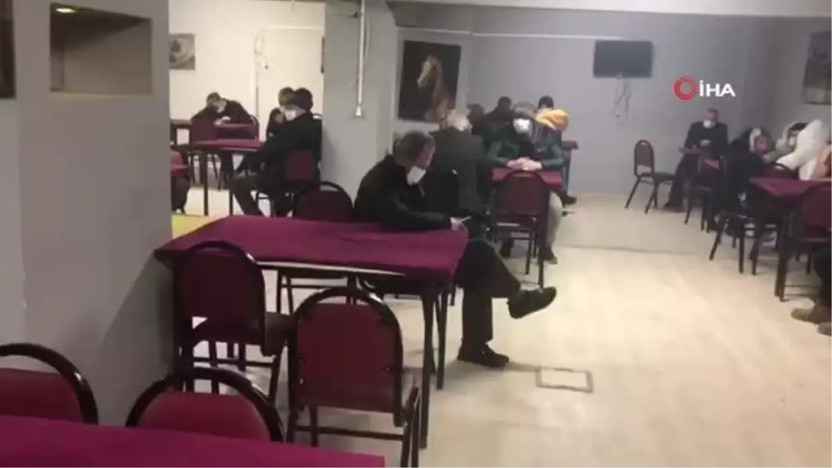 Onlar kumar oynamaktan, polis yakalamaktan usanmadı