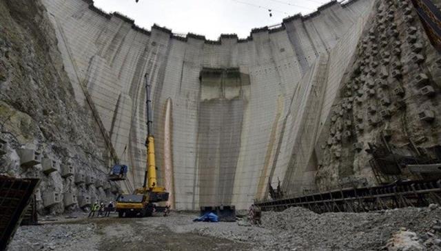 Yusufeli Barajı'nın inşaatında 4 milyon metreküplük beton kullanılarak rekor kırıldı