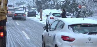 Araçlar karda mahsur kaldı, sürücüler zor anlar yaşadı