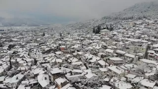 Beyaza bürünen tarihi Muğla evleri havadan görüntülendi